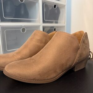Chic Tan Suede Ankle Boots